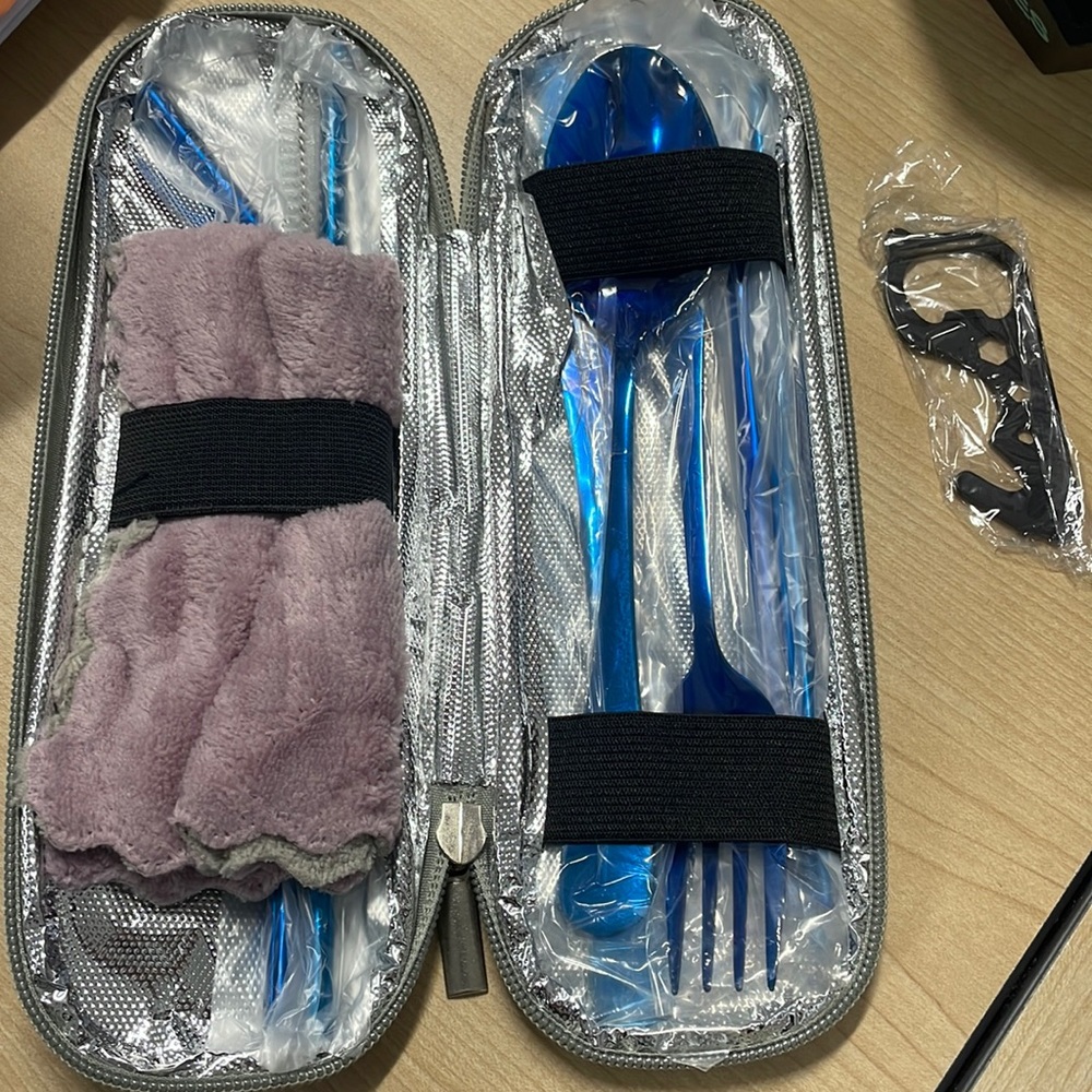 Sunhanny travel utensil set with case.